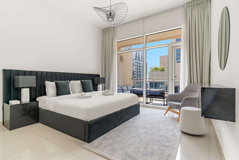 Room 2, Business Bay Apartment w Balcony Seating, Dubai