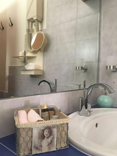 Bathroom 5, Les Hotes du Ranquet, Gard