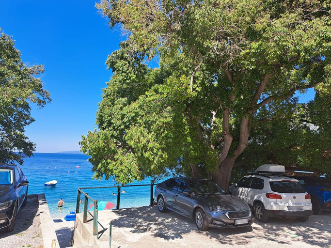 Parking, Rooms Katja, Gradac
