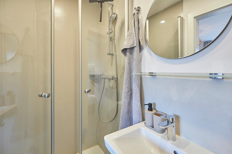 Bathroom 3, Haus Antina, Leer