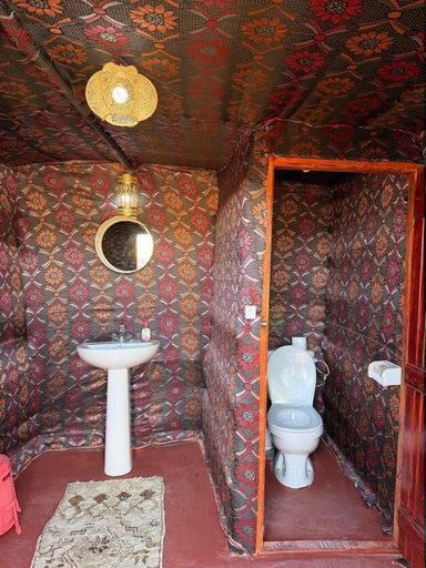 Bathroom 3, Hoshizora sabaku camp, Errachidia