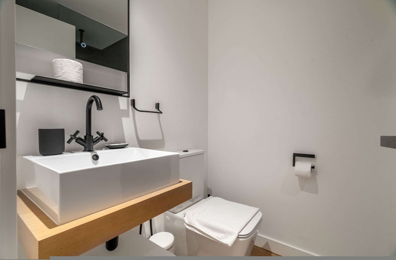 Room 5, Silkhaus Luxurious 3BR Maid Dubai Marina, Dubai