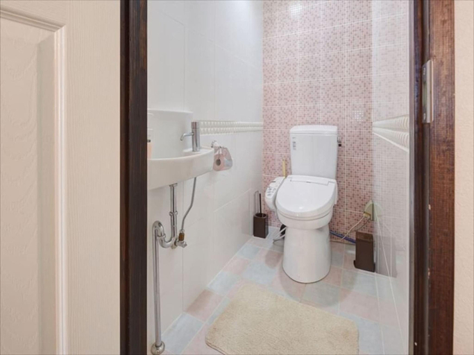 Bathroom 1, Wind Makiminato, Ginowan