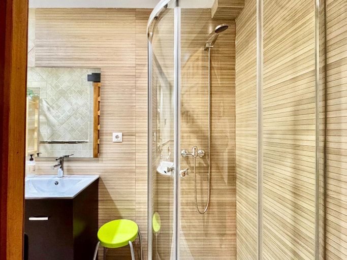 Bathroom 4, Tranquil Garden Hideaway, Madrid