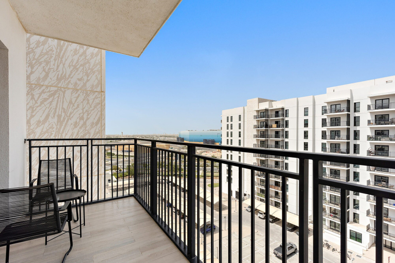 Room 2, Silkhaus in Water s Edge Cozy 1bdr Pool Gym, Yas Island
