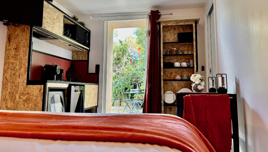 Bedroom 5, Fianca l'Osso, Corse-du-Sud