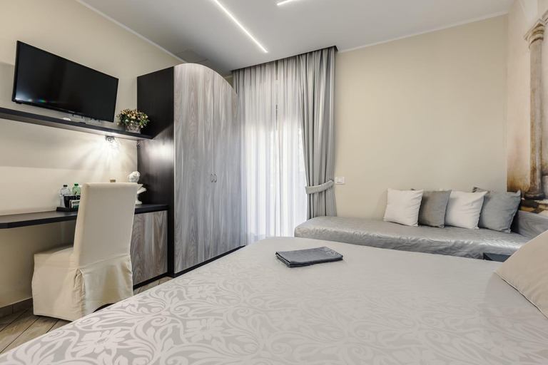 Bedroom 2, 4 Rent di Cicchinelli Lorella, Roma
