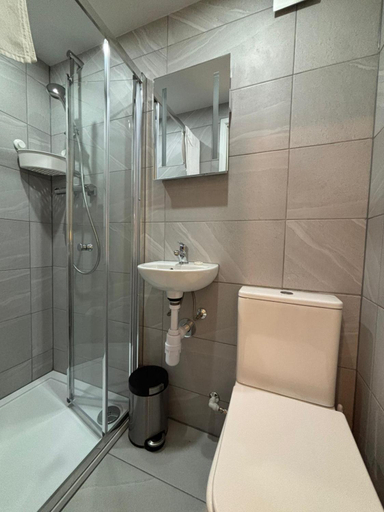 Bathroom 2, The Queensbury Hotel, Brighton and Hove