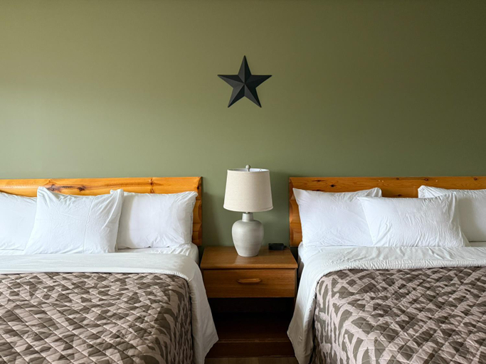 Bedroom 2, Grantsburg Inn, Burnett