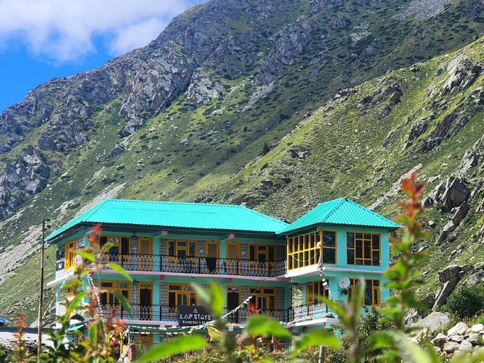 Exterior & Views