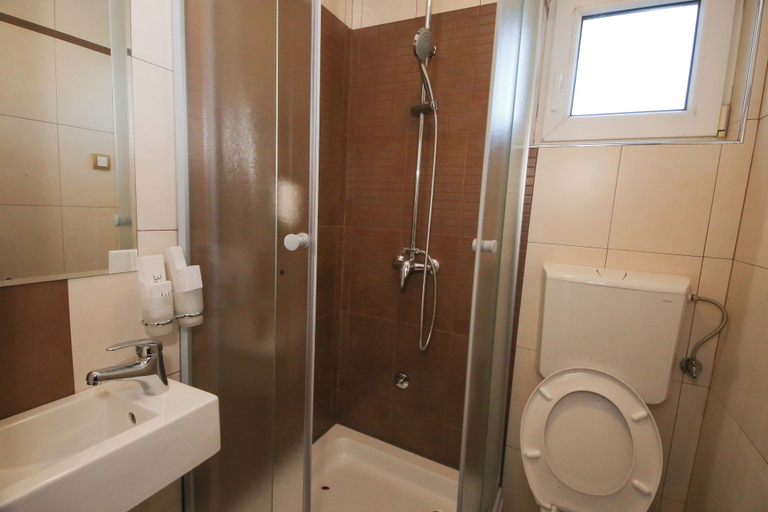 Bathroom 4, Decenija Hotel & Restaurant, Belgrade