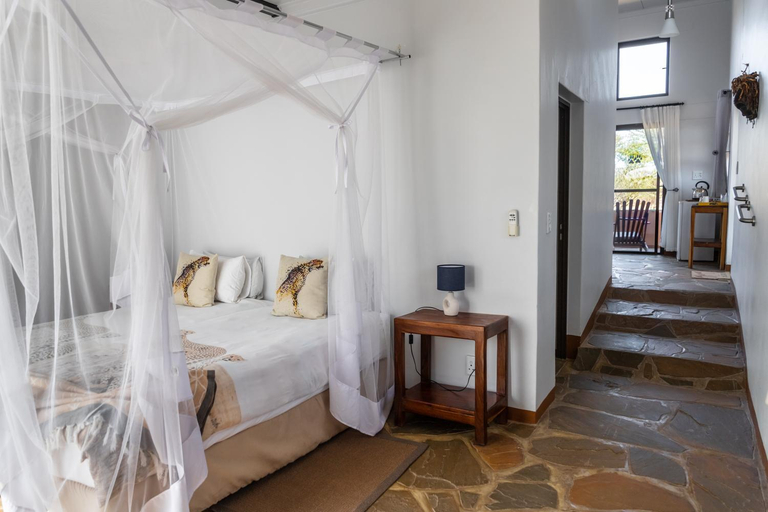 Bedroom, Cheetah View Lodge, Omatako