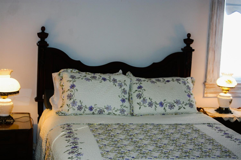 Bedroom, Bed & Breakfast private room and bath, Cass
