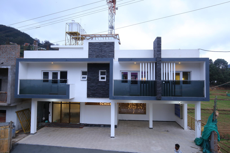 Exterior & Views