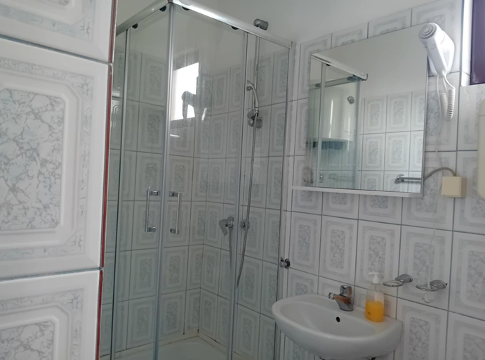 Bathroom 4, Beachfront Sunset Apartments Sutomore
