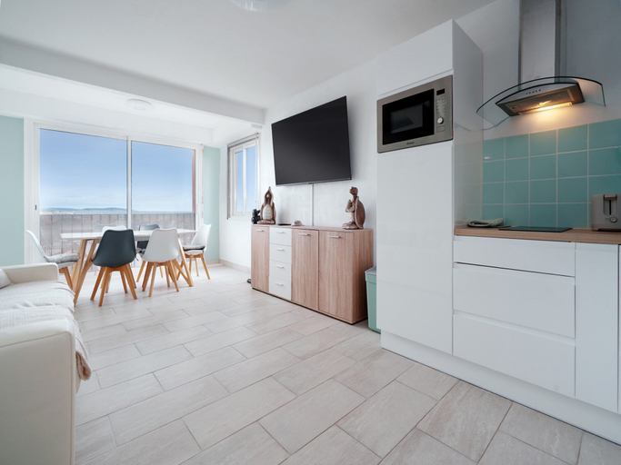 Dining 3, Light Filled Property Near Sea, Hérault