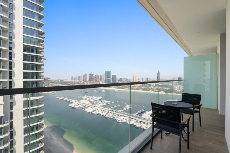 Room 2, Silkhaus 1BR in Emaar Tower With Private Pool, Dubai