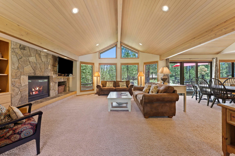 Interior 1, 10 Tan Oak, Deschutes