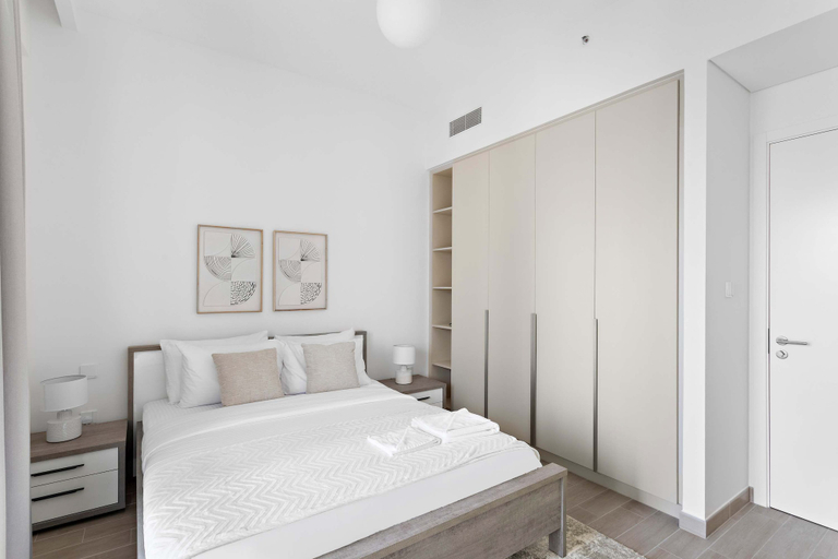 Room 2, Silkhaus Stylish 1bdr With Pool Balcony Dubai Creek Harbour, Dubai