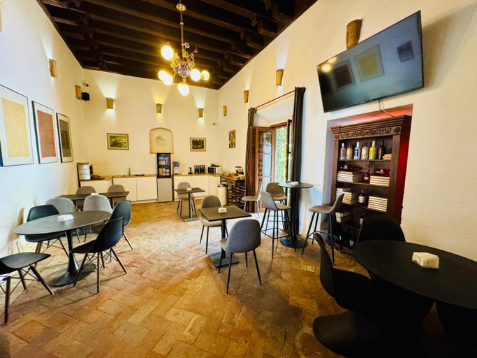 Food & Drinks 4, FRENTEABASTOS Boutique, Sevilla