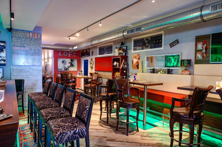 Food & Drinks