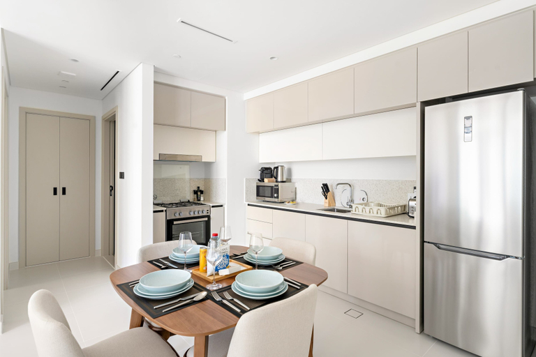 Room 4, Silkhaus Modern 1bdr Marina Vista Private Beach, Dubai