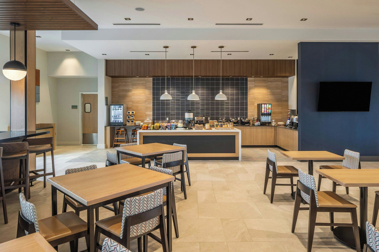 Food & Drinks 5, Springhill Suites BY Marriott Canfield, Mahoning