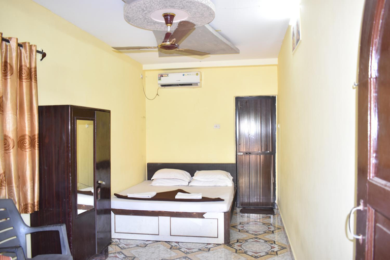 Bedroom 2, Sea view Sun shine, North Goa