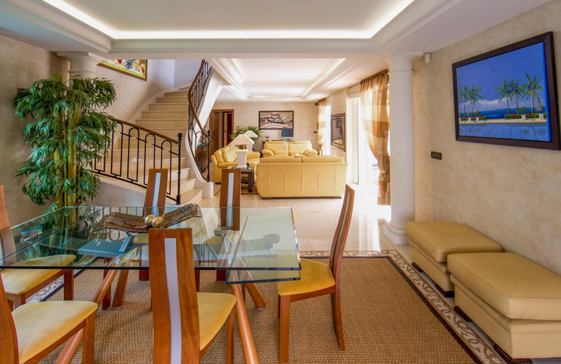 Others 4, Stunning Villa with Large Pool, Billiard room and Mini-golf, Alpes-Maritimes