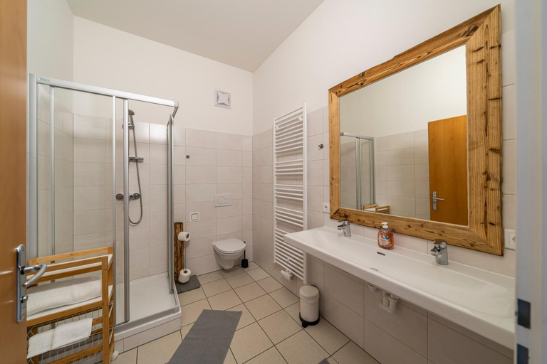 Bathroom 3, Gastehaus Hebalm - Alleinnutzung bis 50 Personen, 900 m2, Voitsberg