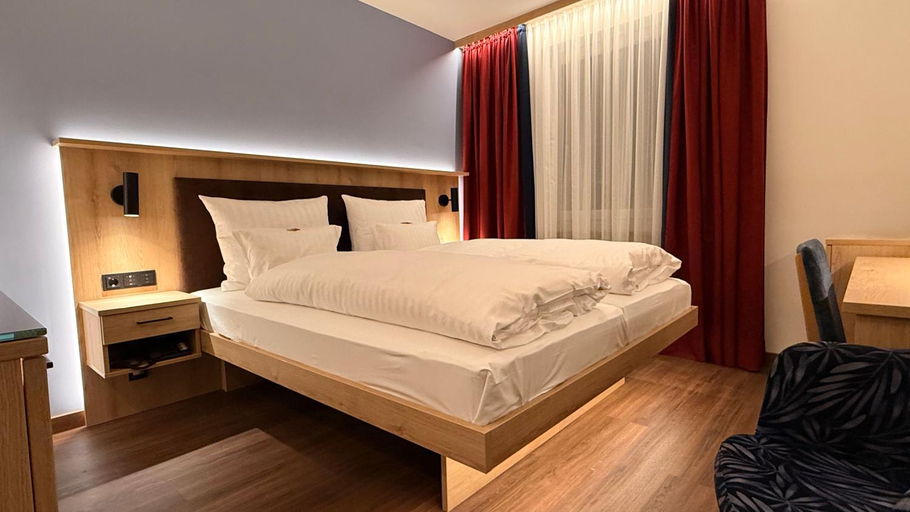 Bedroom 3, Hotel Antares, München
