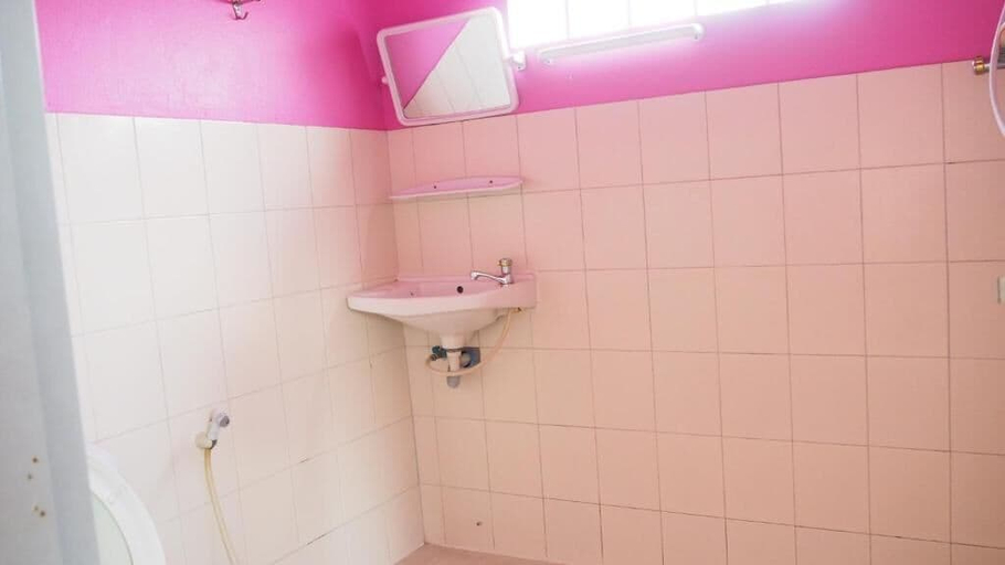 Bathroom, charinsup hotel, Muang Ratchaburi
