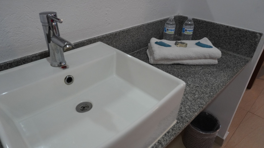 Bathroom 4, Zar Manzanillo, Manzanillo