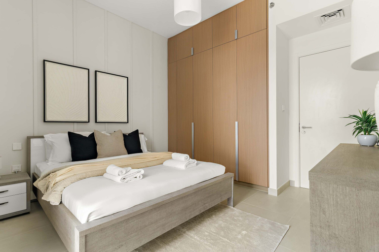 Room 4, Silkhaus Chic 1BR Creek Beach Grove Pool View, Dubai
