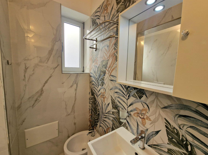 Bathroom 5, Palazzo Montagna, Lecce