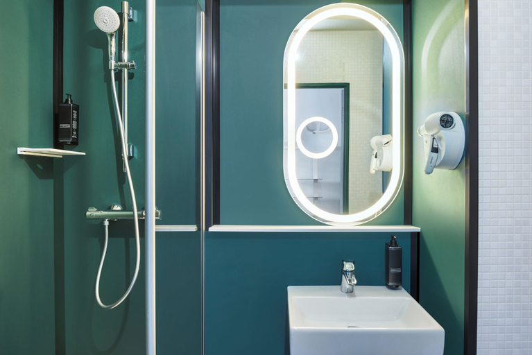 Bathroom 4, ibis Clamart Paris Vélizy, Hauts-de-Seine
