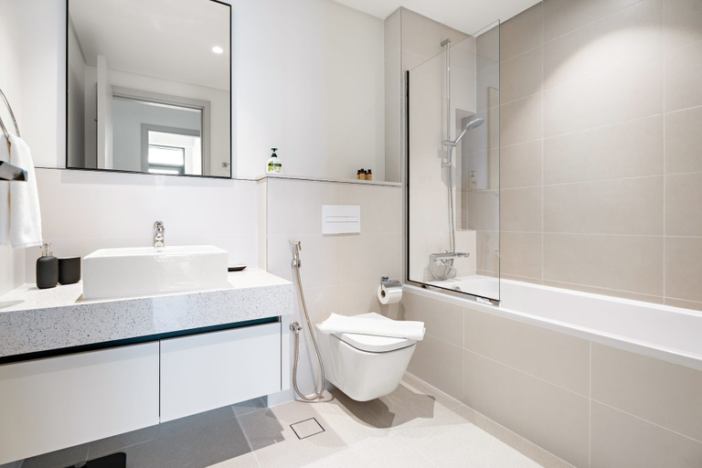 Room 3, Silkhaus Skyline Sea View Marina Vista Tower, Dubai