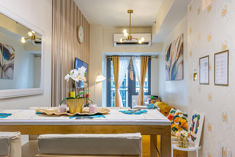 Food & Drinks 3, MOA Staycation Haven Cozy 1BR Retreat with Balcony at Shore 3, Pasay City