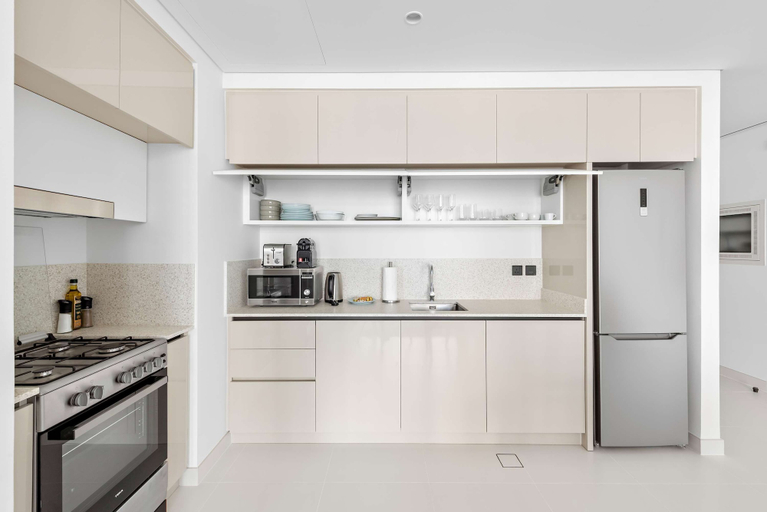 Room 5, Silkhaus 1bdr w Private Tower Beach Marina Vista, Dubai