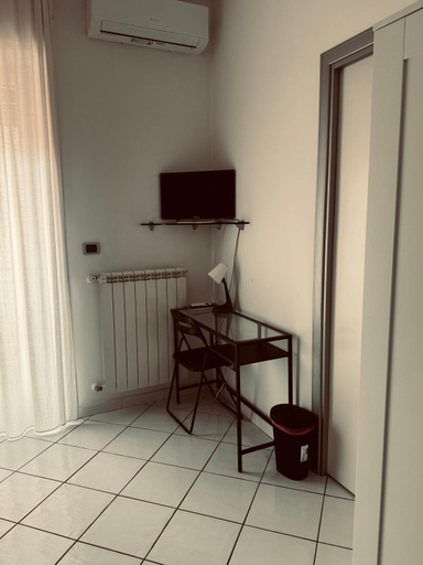 Others 4, Suite 84 Holiday Home a pochi minuti dalla stazione, Salerno