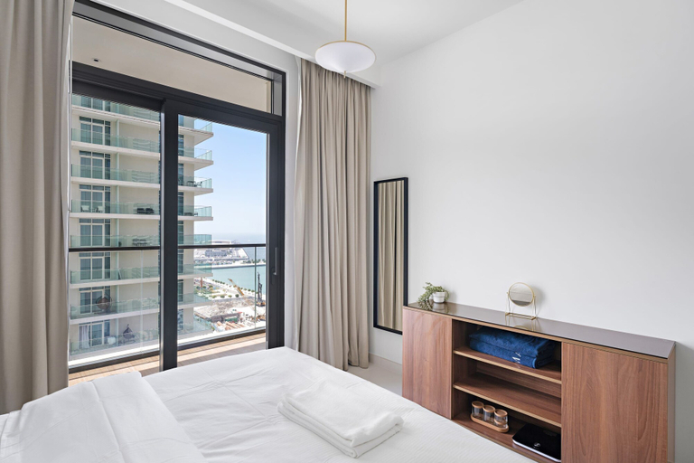 Room 2, Silkhaus 1 BDR Sea View Retreat Private Beach, Dubai