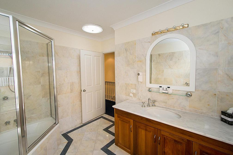 Bathroom 3, Tinaroo Lake Resort, Atherton