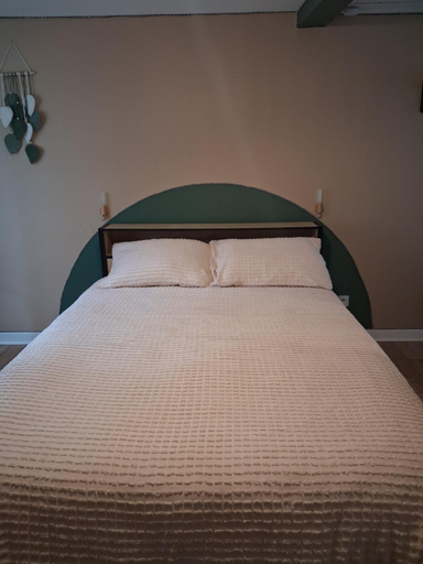 Bedroom 4, L'hirondelle, Drôme