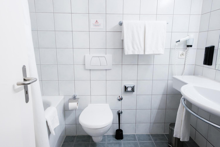 Bathroom 3, Hotel du Port, Lausanne