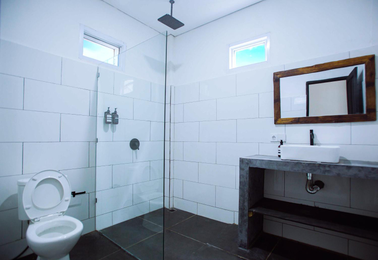 Bathroom, What The Duck Backpackers, Badung