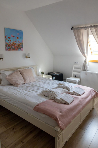 Bedroom 2, Tunderliget, Eger
