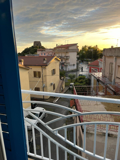 Others 2, B&B Santorini, Cosenza