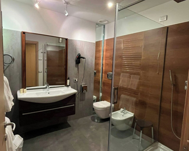 Bathroom 4, Hotel Bouganville, Potenza