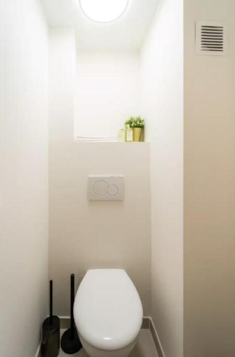 Bathroom 2, National City Apartments, Antwerpen