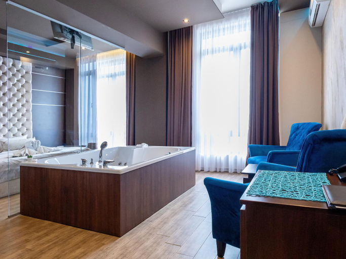 Bathroom 3, Hotel Crystal, Pećinci